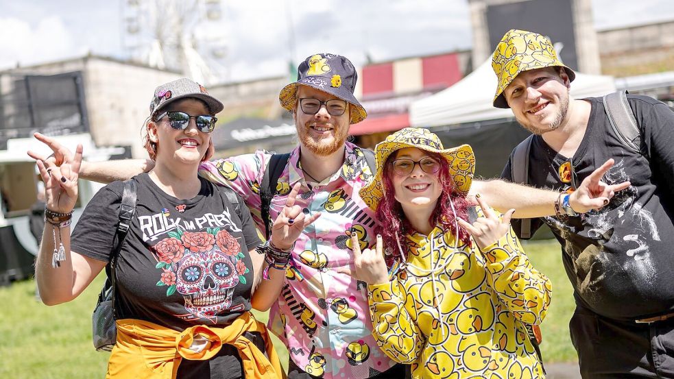 Der erste Festivaltag in Nürnberg startete mit Regen. Danach war das Wetter wechselhaft, die Laune der Fans aber gut. Foto: Daniel Karmann