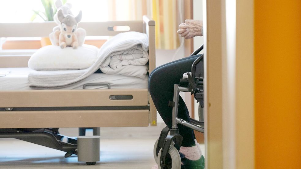 Gesundheitsministerin Warken stehen bei Pflegereform schwierige Verhandlungen bevor. (Archivbild) Foto: Sebastian Kahnert