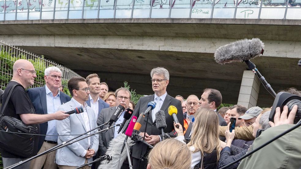 Bundesverkehrsminister Patrick Schnieder (CDU) hat versichert, dass die Bonner Nordbrücke für ihn derzeit oberste Priorität hat. Foto: Benjamin Westhoff