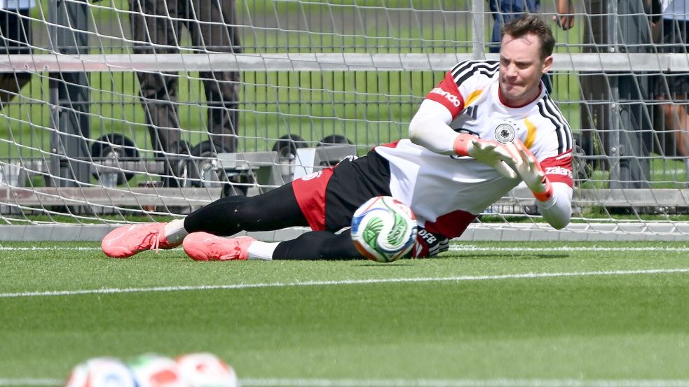Manuel Neuer wird bei der Generalprobe vor der WM nicht im Tor stehen. (Archivbild) Foto: Federico Gambarini