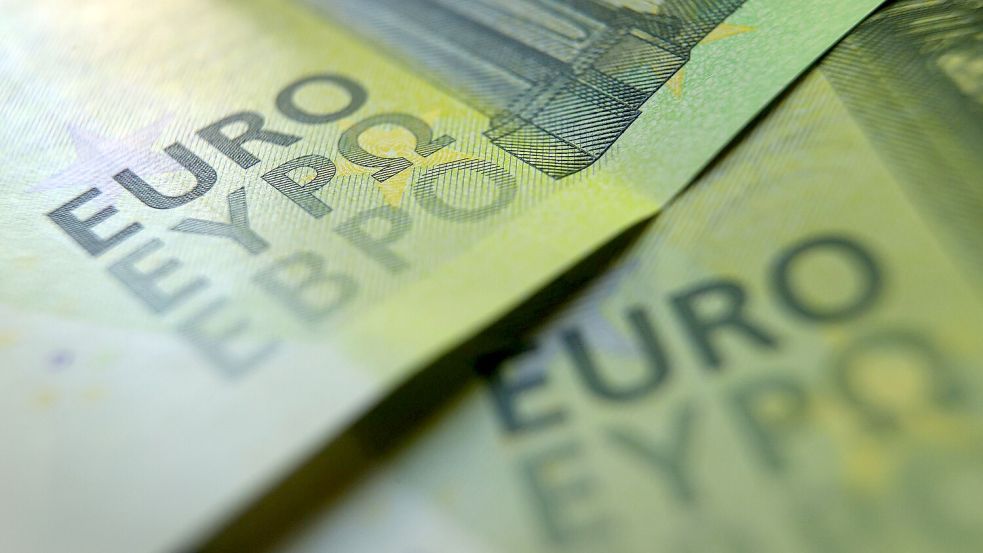 In Großefehn zogen bei der Haushaltsvorstellung im Finanzausschuss viele hohe Summen an den Zuhörern vorbei. Foto: DPA