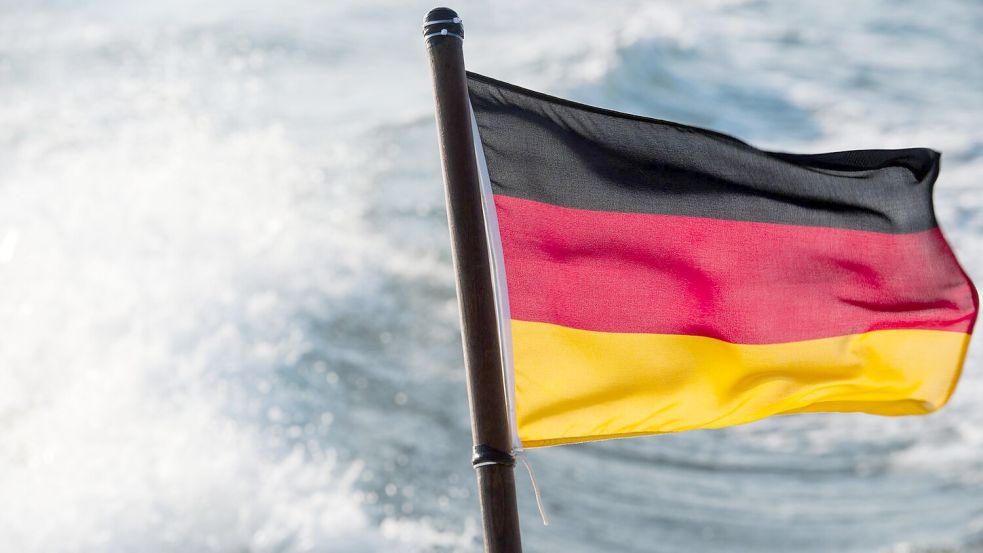 Nur ein Teil der Deutschen Handelsflotte unter deutscher Flagge unterwegs. (Symbolbild) Foto: Stefan Sauer