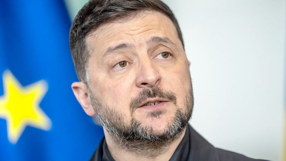 Der ukrainische Präsident Wolodymyr Selenskyj hat Kremlchef Wladimir Putin in einem offenen Brief direkte Friedensgespräche angeboten. (Archivbild) Foto: Michael Kappeler/dpa