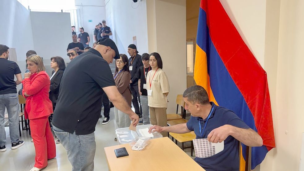 Bei der Parlamentsswahl in Armenien geht es um den außenpolitischen Kurs des Landes, das zwischen Russland und dem Westen laviert. Foto: Andre Ballin