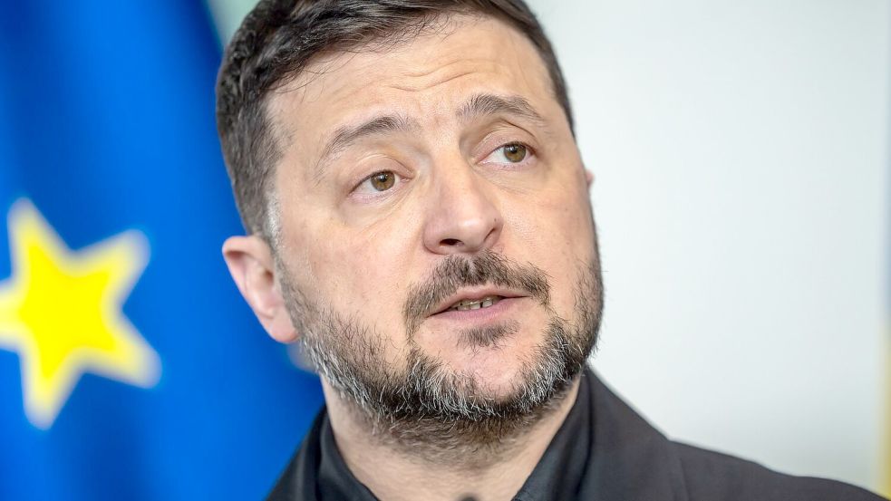 Der ukrainische Präsident Wolodymyr Selenskyj wirft Russland einen absichtlichen Angriff auf nukleare Infrastruktur in der Sperrzone um das havarierte Atomkraftwerk Tschernobyl vor. (Archivbild) Foto: Michael Kappeler/dpa