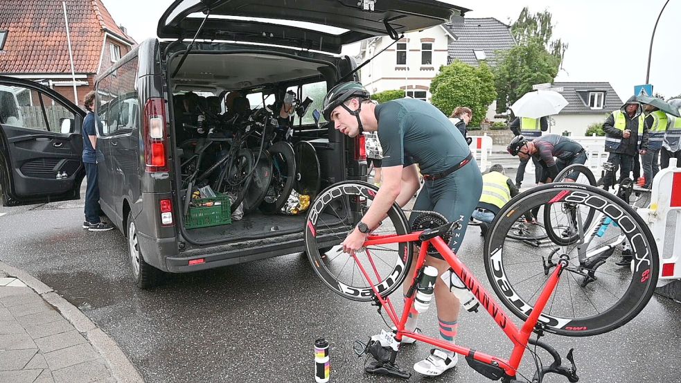 Zahlreiche Triathleten waren von dem Zwischenfall beim Ironman in Hamburg betroffen. Foto: -/dpa