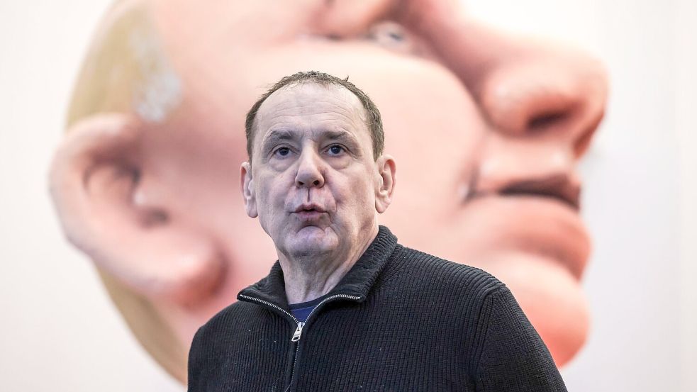 Der Karnevalswagenbauer Jacques Tilly ist in Moskau in Abwesenheit zu achteinhalb Jahren Haft verurteilt worden - nun ist ein Revisionsprozess angekündigt. (Archivbild) Foto: Oliver Berg