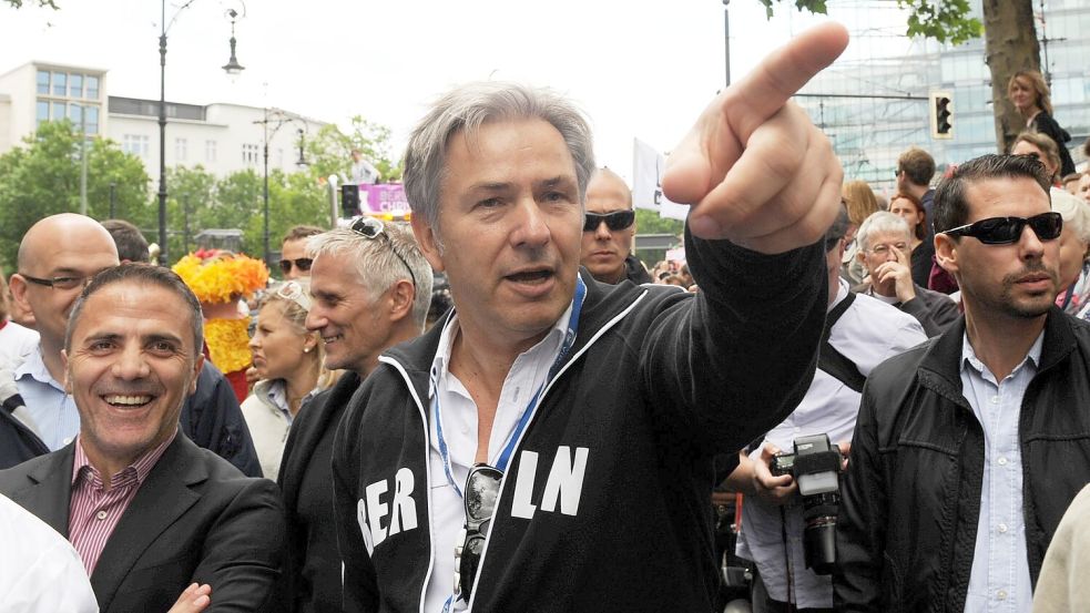 Das Coming-out von Klaus Wowereit auf großer Bühne vor 25 Jahren änderte viel in der Wahrnehmung von Homosexuellen. Anfeindungen und Übergriffe gibt es aber weiterhin. (Archivbild) Foto: Maurizio Gambarini