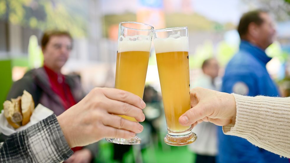 Der Konsum von Alkohol wird oft verharmlost. Foto: dpa/Sebastian Gollnow