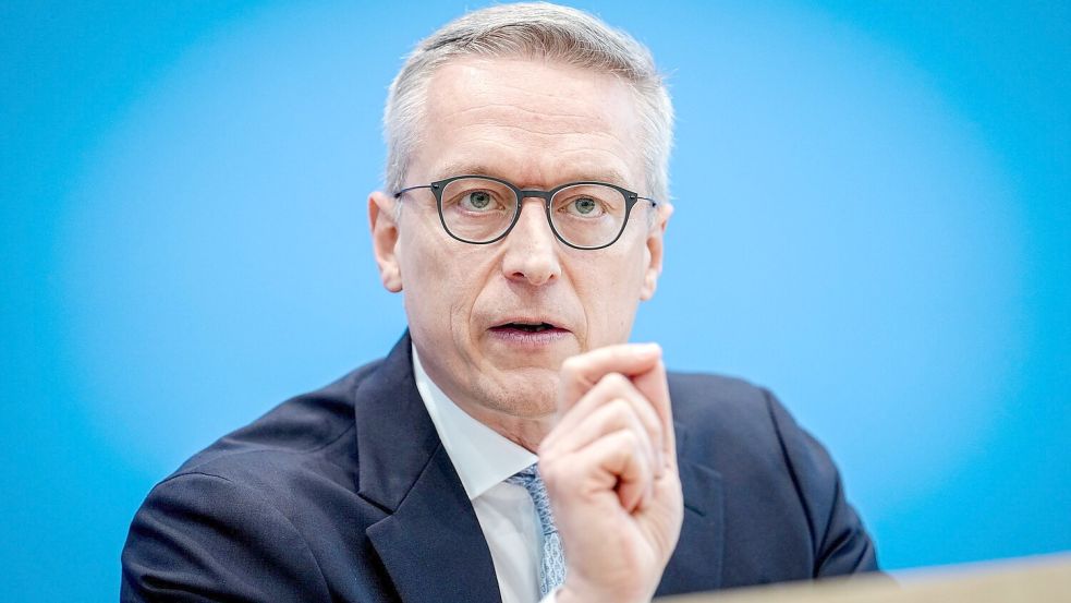 Digitalminister Karsten Wildberger (CDU) sagt, das neue KI-Sicherheitsinstitut solle etwas anders aufgestellt werden als eine klassische Behörde. Schnelligkeit und Expertise seien hier sehr wichtig. (Archivbild) Foto: Kay Nietfeld/dpa