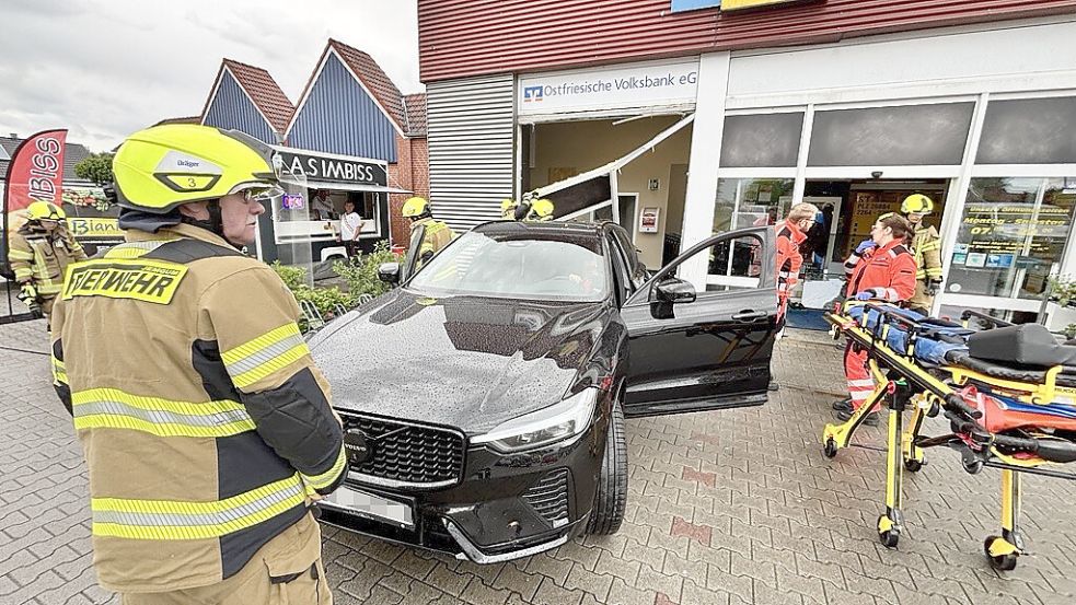 Die Rettungskräfte sind in Jemgum im Einsatz. Foto: Klaus Ortgies