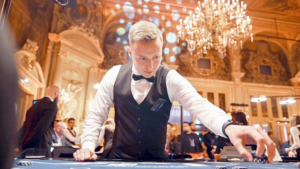 Joguncic arbeitet als Croupier im Casino Baden-Baden. (Archivbild) Foto: Uli Deck