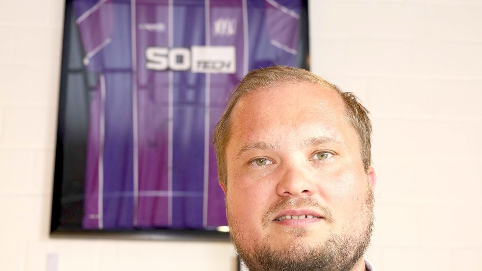 Dauerkarten für den VfL Osnabrück und Borussia Dortmund besitzt Sven Liekam. Im Sommer supportet er aber die deutsche Nationalmannschaft in der Vorrunde in den USA und Kanada. Foto: Thomas Wübker