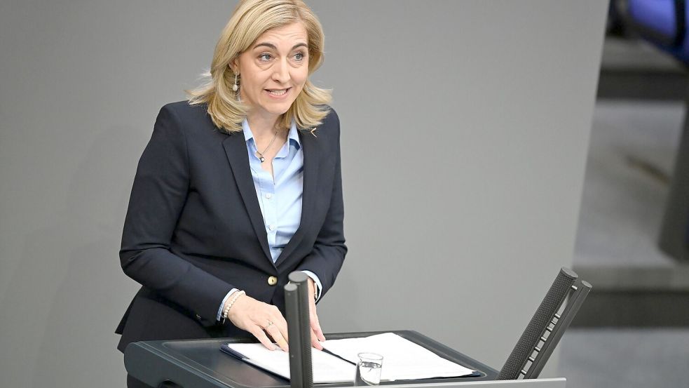 Ministerin Warken wirbt, stabile Beiträge seien kein Selbstzweck. Foto: Elisa Schu
