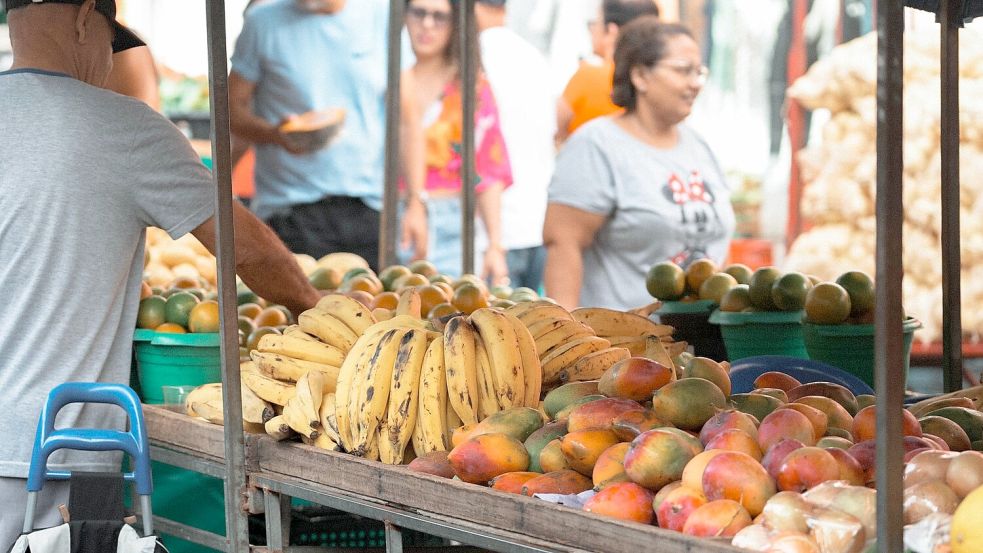 Ein Obststand auf einem Wochenmarkt. Foto: Pexels