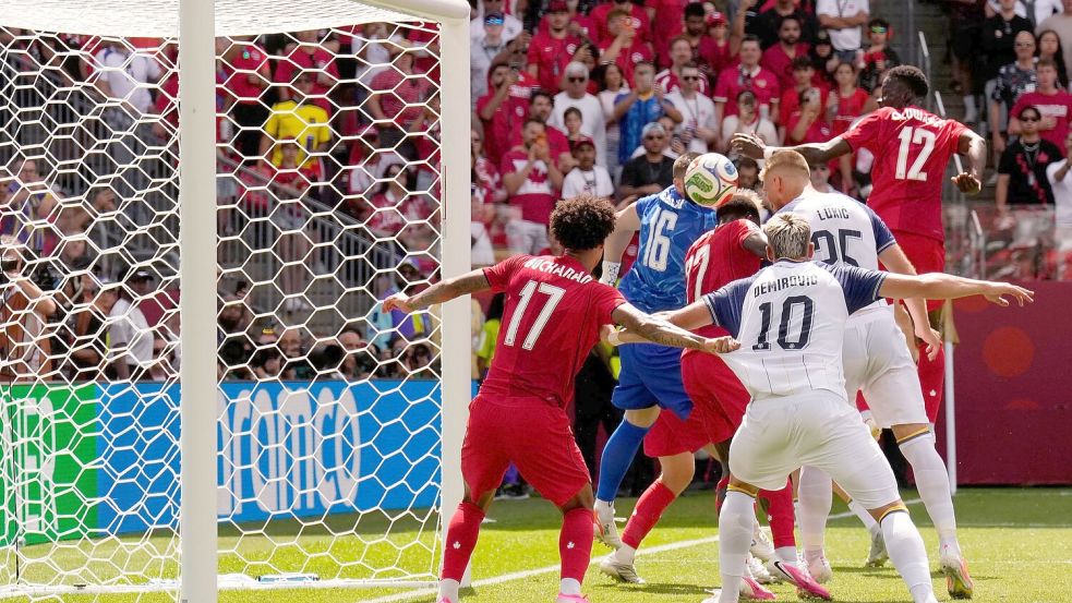Nach einem Standard bejubelte Bosnien-Herzegowina die Führung. Foto: Chris Young