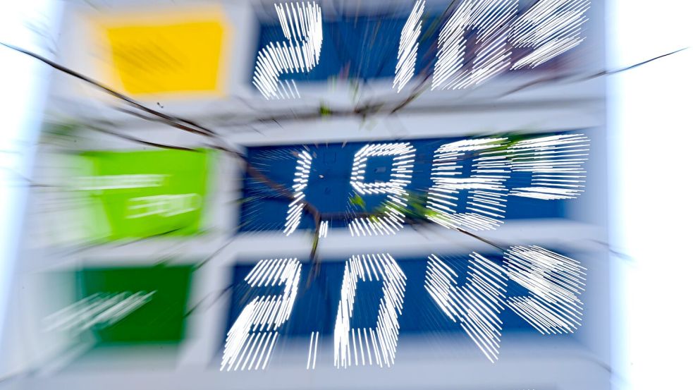 Umfrage: Viele lassen Auto wegen hoher Spritpreise stehen. (Symbolbild) Foto: Bernd Weißbrod