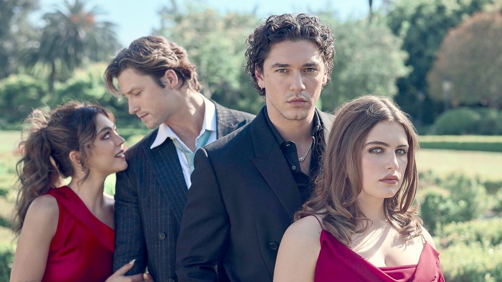 Die College-Serie „Off Campus“ beschäftigt derzeit Millionen weltweit. Das sind die Hauptfiguren. Linkes Paar: Allie und Dean (Mika Abdalla und Stephen Kalyn), rechtes Paar: Garrett und Hannah (Belmont Cameli und Ella Bright). Foto: -/PrimeVideo/dpa