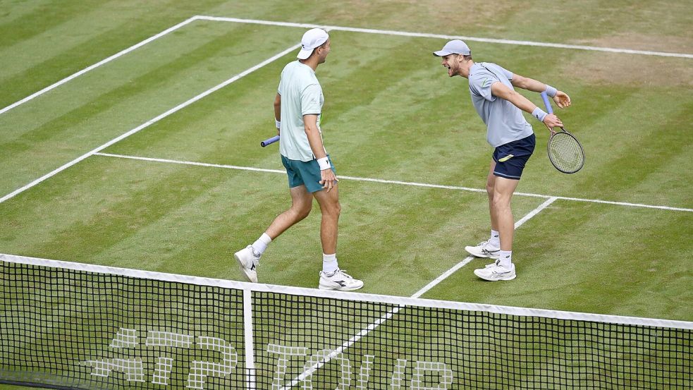 Im Doppel nicht zu schlagen: Jan-Lennard Struff (l) und Yannick Hanfmann (r). Foto: Marijan Murat