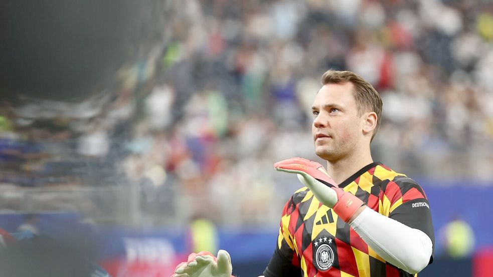 Manuel Neuer schreibt mit seinem Comeback Fußball-Geschichte. Foto: Christian Charisius/dpa