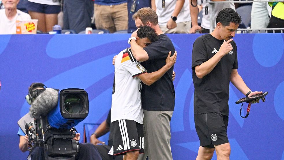 Bundestrainer Nagelsmann hält große Stücke auf den Frankfurter. Foto: Tom Weller/dpa