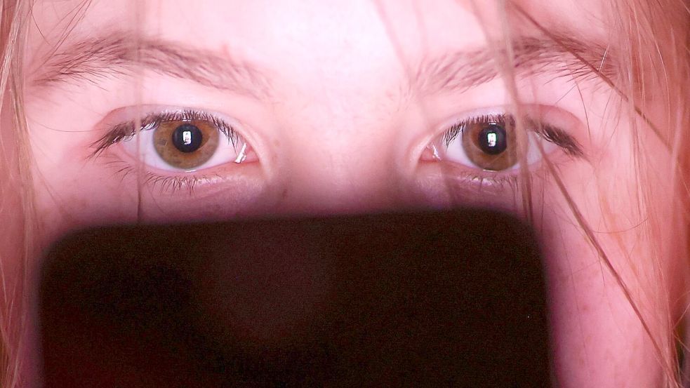 Am Wochenende verbringen Jugendliche in der EU nach eigenen Angaben über 6 Stunden pro Tag in Sozialen Netzwerken. (Symbolbild) Foto: Jan Woitas