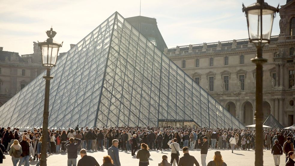 Der neue Louvre-Direktor Christophe Leribault nennt das Weltmuseum eine Einrichtung, die „außer Atem“ ist. (Archivbild) Foto: Thomas Padilla/AP/dpa