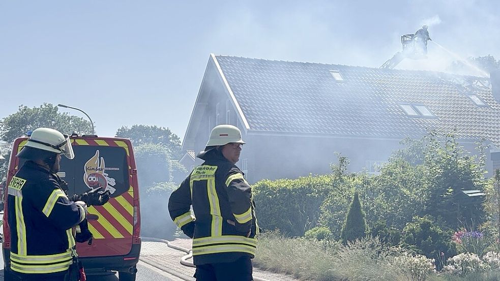 An der 1. Südwieke in Westrhauderfehn hat ein Dachstuhl gebrannt. Foto: Dirk Hellmers