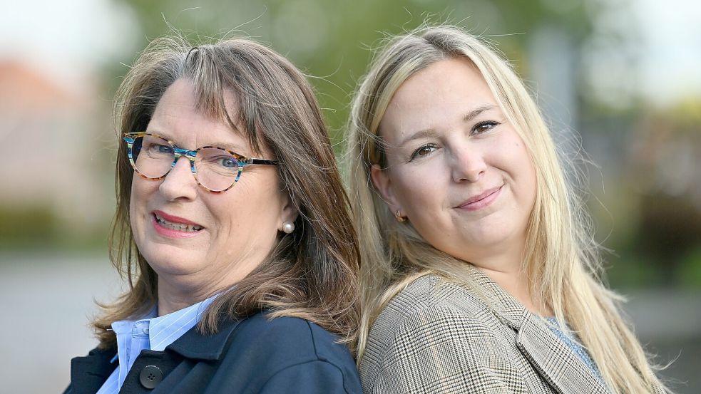 Die Redakteurinnen Petra Herterich (links) und Kristina Groeneveld organisieren den zweiten Stammtisch für die „Frau am Freitag“. Foto: Ortgies