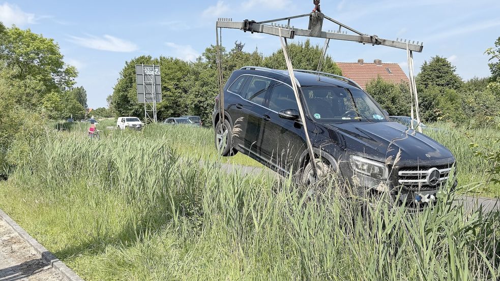 Die Feuerwehr unterstützte die Bergungs- und Aufräumarbeiten. Foto: Feuerwehr