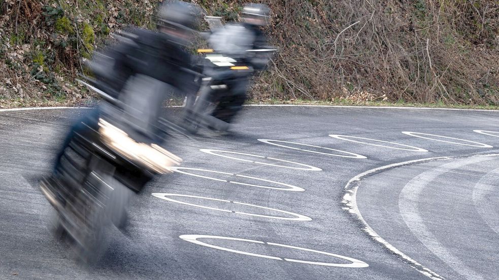 Ein verurteilter Straftäter ist bei einem Freigang mit seinem Motorrad davongefahren. (Symbolbild) Foto: Benjamin Westhoff