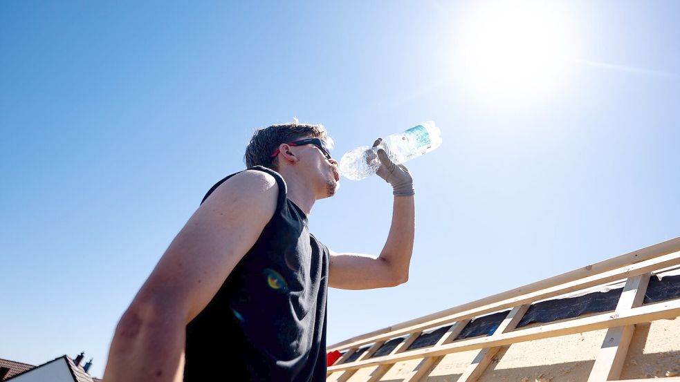 Hitze ist gefährlich - besonders für Ältere und Vorerkrankte. Viel zu trinken ist besonders wichtig. Foto: Benjamin Westhoff