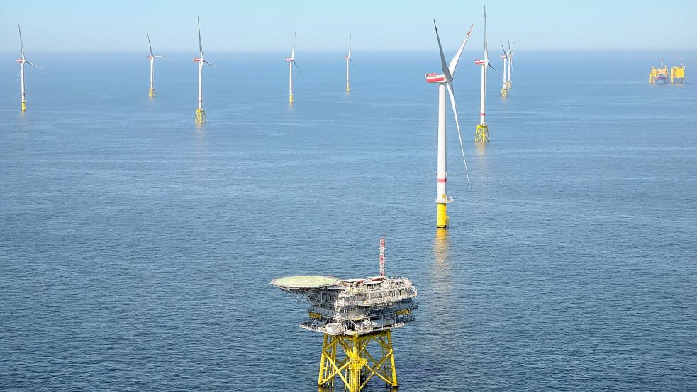 Ein Blick aus einem Hubschrauber auf den Offshore-Windpark Borkum Riffgrund 2 des Energieversorgers Ørsted vor der niedersächsischen Küste. Foto: DPA/Niedersächsische Staatskanzlei/Mohssen Assanimoghaddam