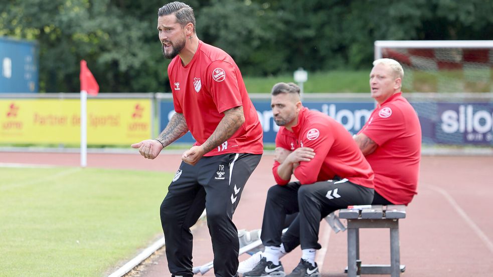 SpVg-Trainer Daniel Franziskus macht nun doch weiter. Auch die Mannschaft will bleiben. Foto: Helmut Vortanz