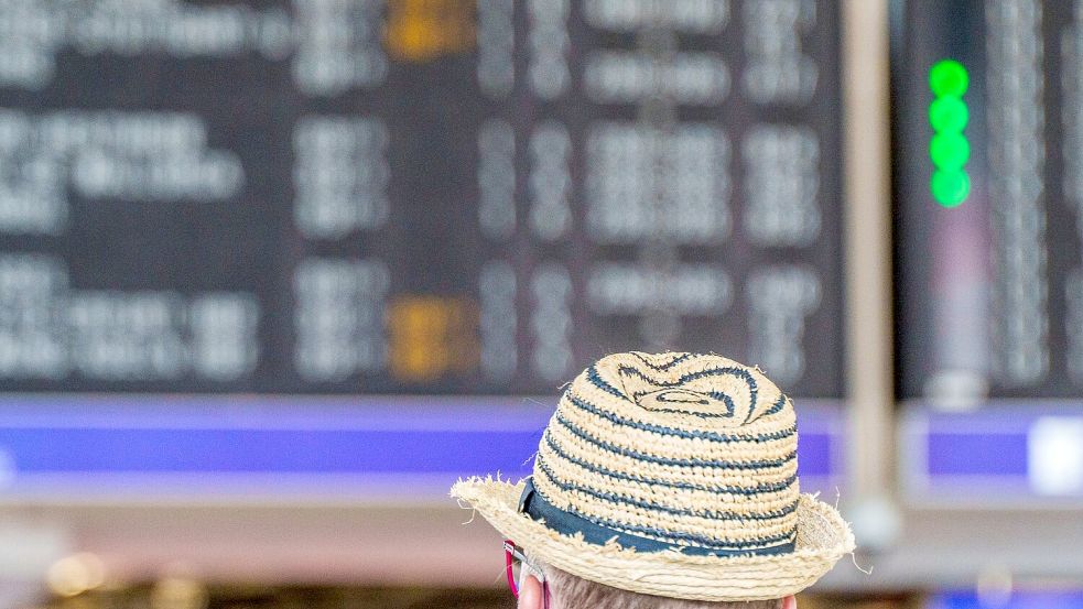 Am Frankfurter Flughafen drohen zum Ferienstart längere Wartezeiten. Foto: Andreas Arnold