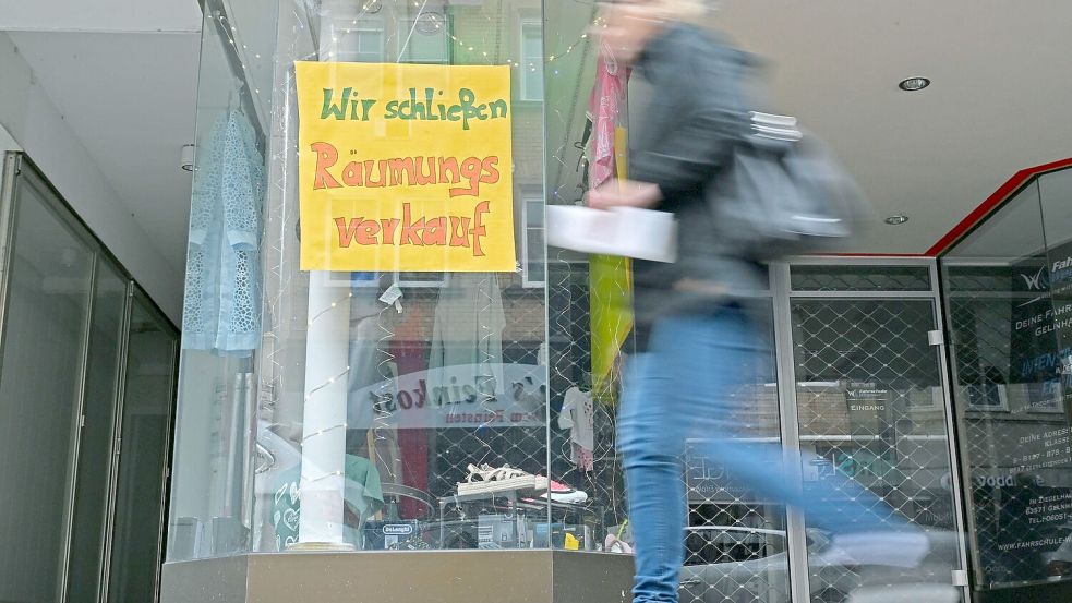 Wenn die Menschen für Energie und Lebensmittel mehr zahlen müssen, halten sie sich beim Konsum zurück. Das bekommt der Einzelhandel zu spüren. (Symbolbild) Foto: Michael Brandt