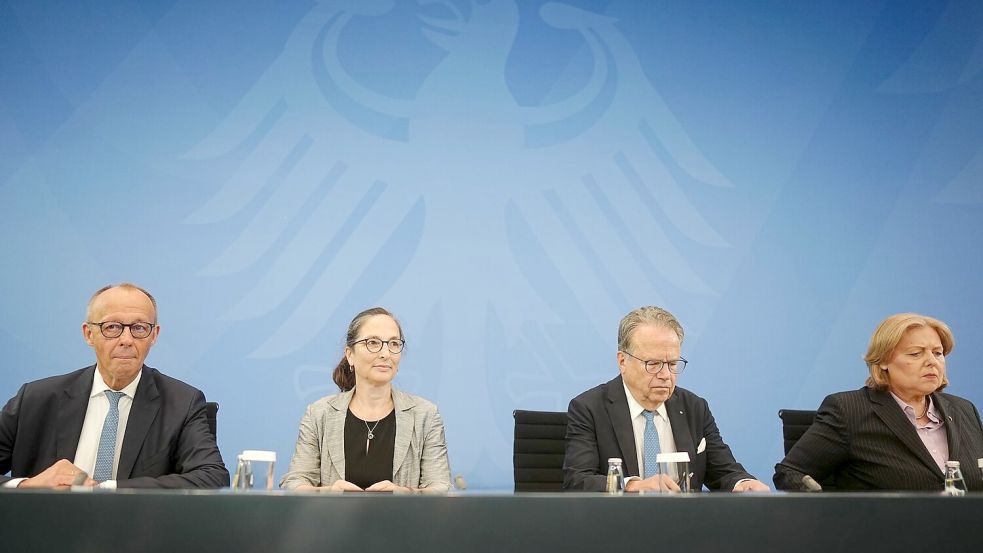 Die 33 Empfehlungen sollen das System der Alterssicherung stabilisieren. Foto: Kay Nietfeld/dpa