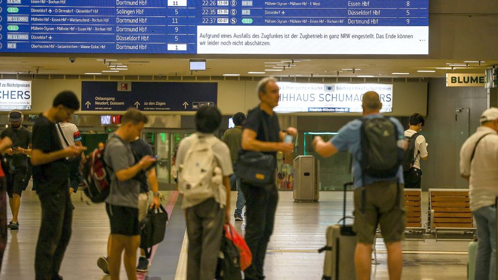 Bahnverkehr wegen Funkstörung bundesweit eingestellt. Foto: Christoph Reichwein/dpa