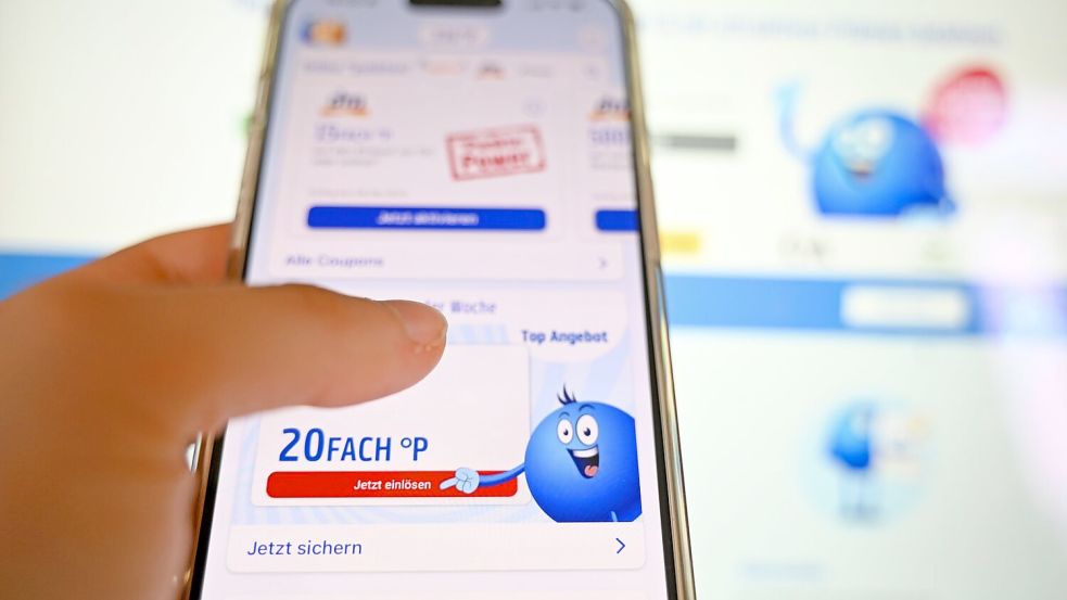 Die Girocard soll in die Payback-App integriert werden. (Archivbild) Foto: Elisa Schu/dpa