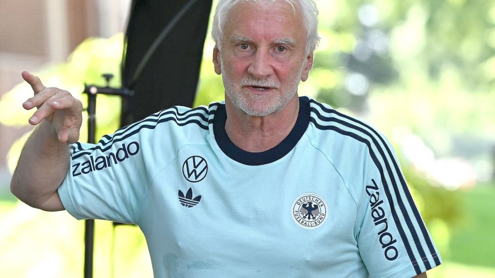 „Noch ein paar Prozente drauflegen“, fordert Rudi Völler. Foto: Federico Gambarini/dpa