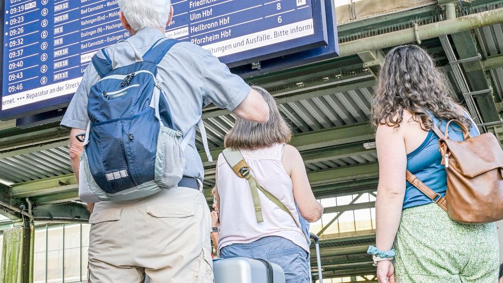 Einige Züge sind am Morgen verspätet. Foto: Jason Tschepljakow/dpa