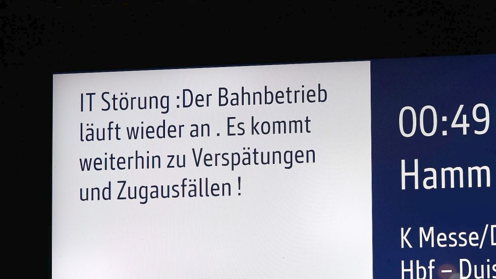 „Der Bahnbetrieb läuft wieder an“: Über diese Nachricht freuten sich Reisende in der Nacht. Foto: Rolf Vennenbernd/dpa