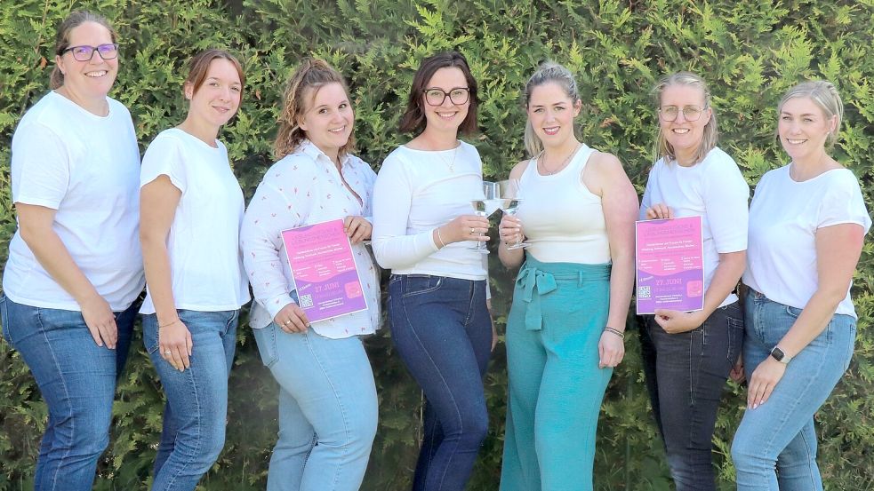 Sie präsentieren ein vielfältiges Programm (von links): Mareike Petrak, Corinna Petrak-Ihnen, Melanie Thesinga, Dana Ulferts, Nicole Westerbur, Marlies Hogelücht und Jasmin Debelts. Foto: privat