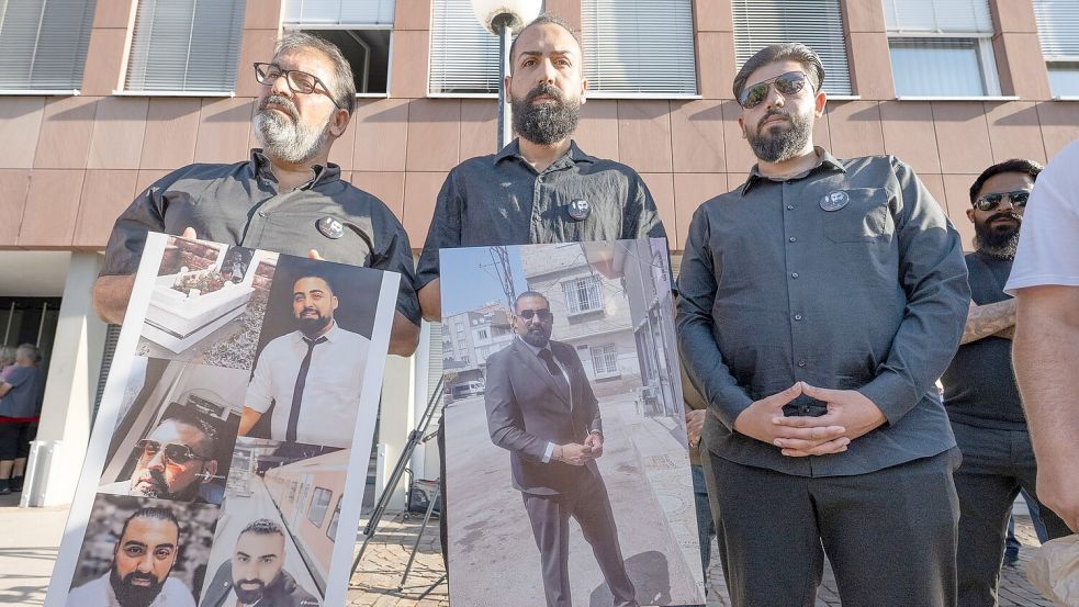 Die Familie des Opfers forderte vor Prozessbeginn „Gerechtigkeit“. Foto: Boris Roessler
