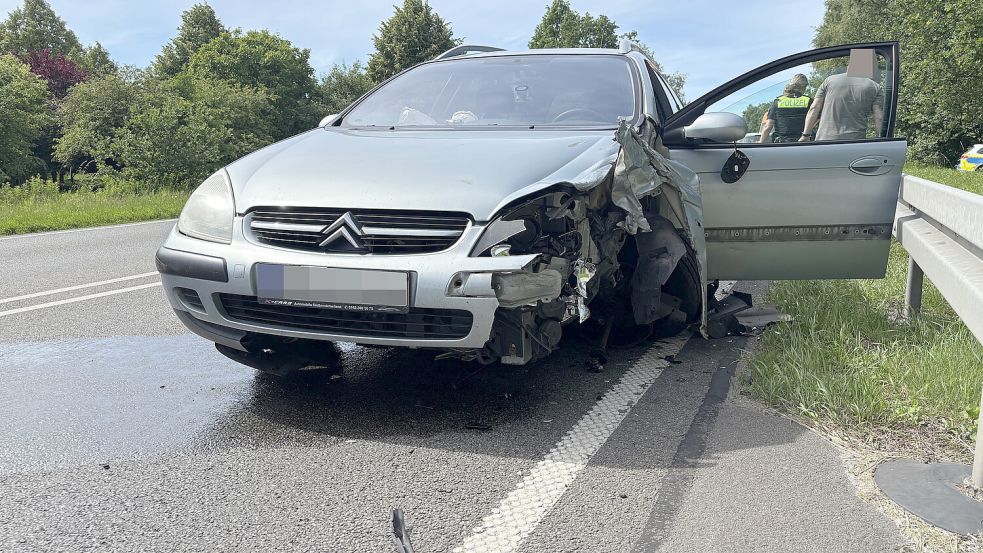 Der Citroën des 70-jährigen Fahrers traf frontal auf ein entgegenkommendes Auto. Foto: Lasse Paulsen