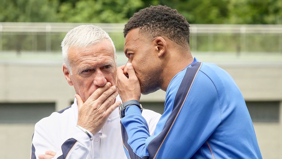 Diesmal kann Deschamps seinem Torjäger Kylian Mbappé keine Anweisungen von der Seitenlinie geben. (Archivbild) Foto: Thomas Padilla