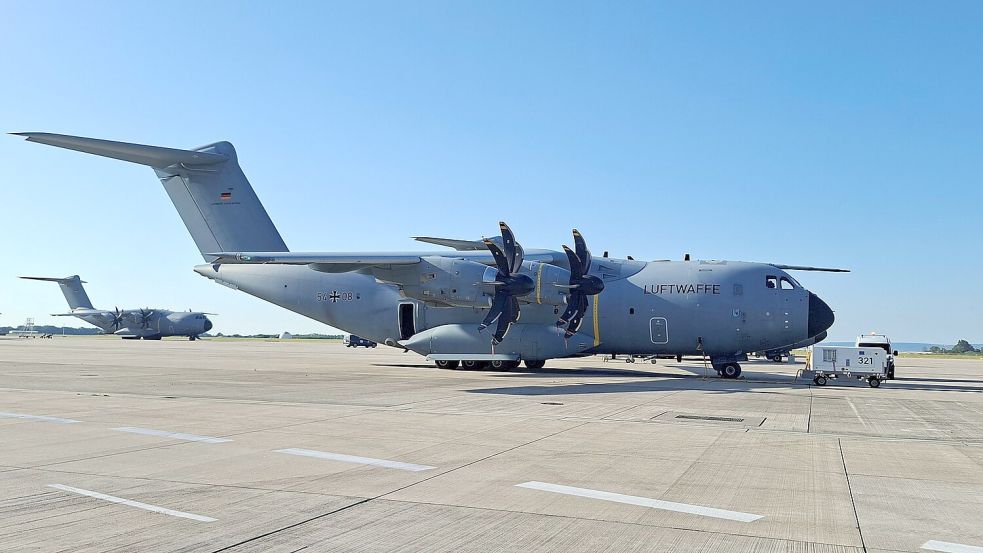 Mit Bundeswehrmaschinen fliegen Hilfskräfte aus Deutschland nach Venezuela. Foto: Kai Moorschlatt/dpa