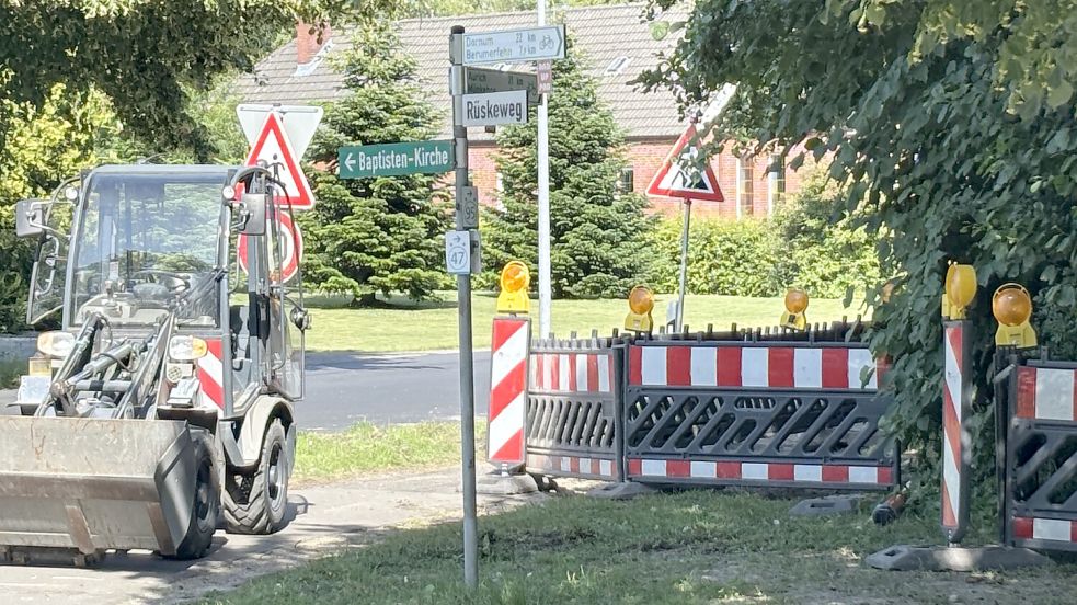 Auf Höhe des Spielkreises in Moorhusen sollen ab Donnerstag weitere Bauarbeiten am Rüskeweg beginnen. Foto: Aiko Recke