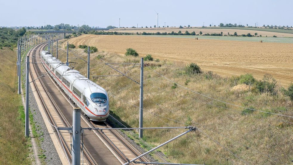 Die Deutsche Bahn erwartet angesichts der Hitze und angekündigter Unwetter eine hohe Belastung für ihre Infrastruktur. (Archivbild) Foto: Jan Woitas