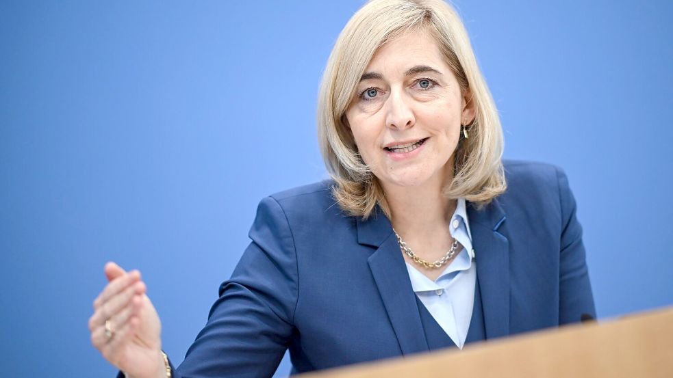 Die Gesundheitsministerin tritt Kritik an ihren Plänen für die Pflegeversicherung entgegen. (Archivbild) Foto: Britta Pedersen/dpa